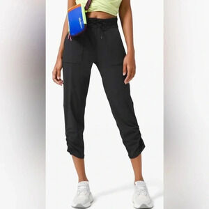 Lululemon Beyond the Studio Crop joggers sweats leggings pants black high rise
